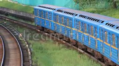 蓝色火车